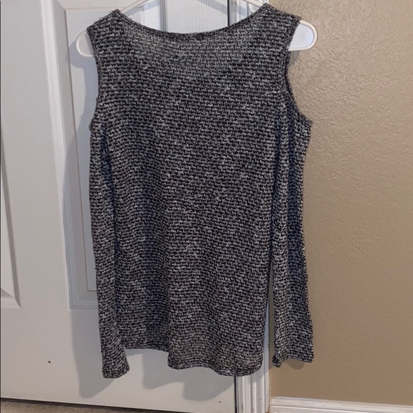 Off shoulder sweater - Picture 2 of 3